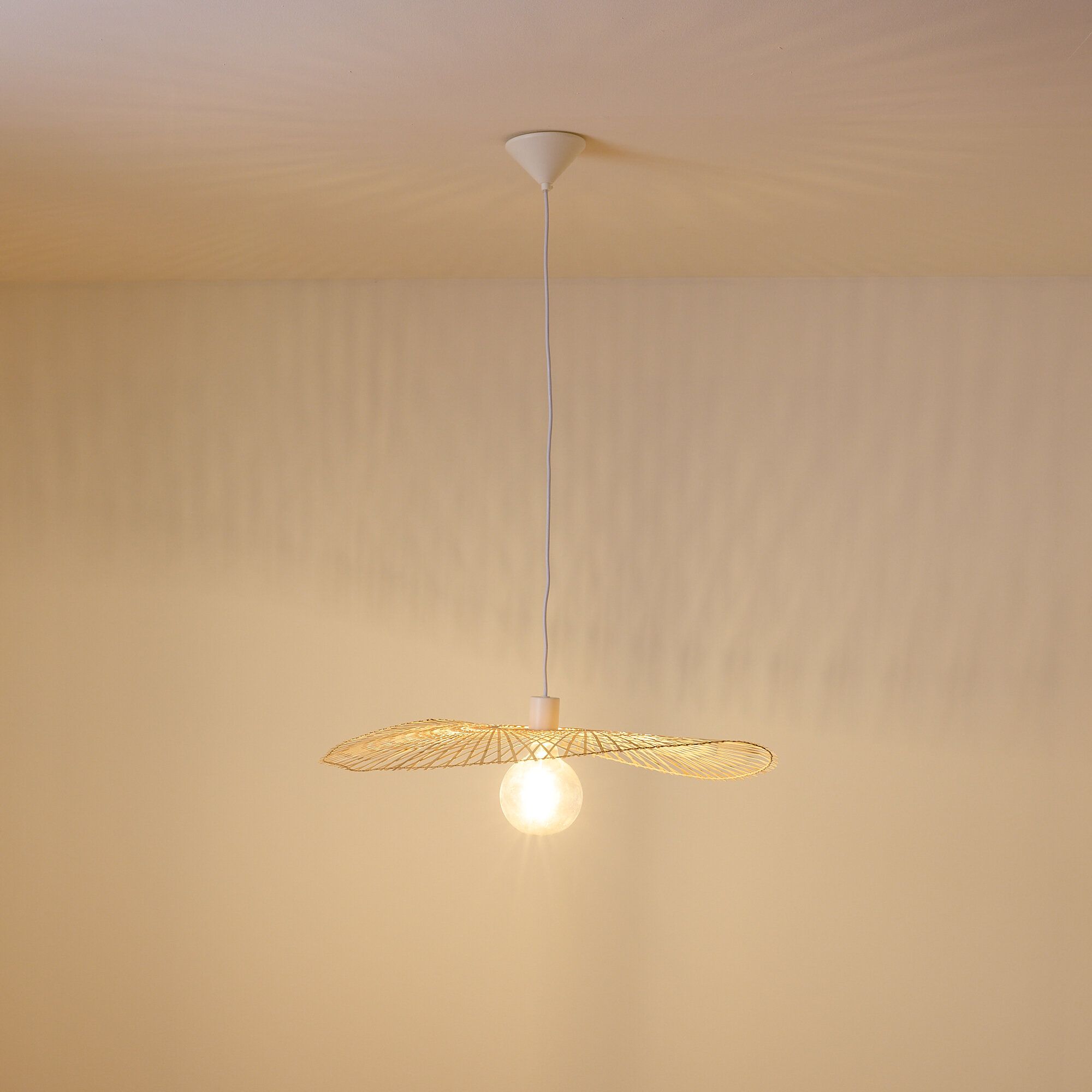 Suspension SAIGON  ajouré bambou naturel/blanc Ø70cm