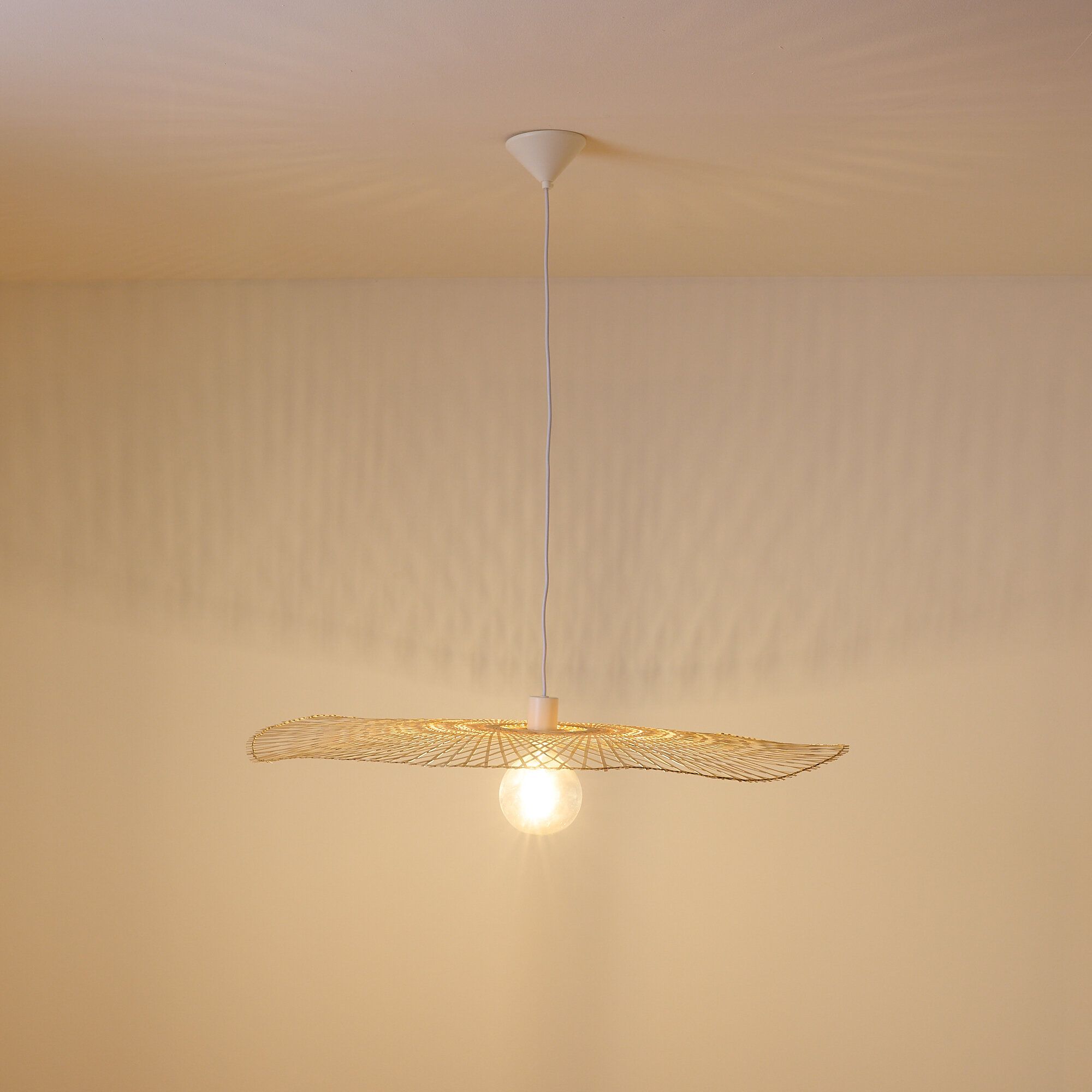 Suspension SAIGON  ajouré bambou naturel/blanc Ø70cm
