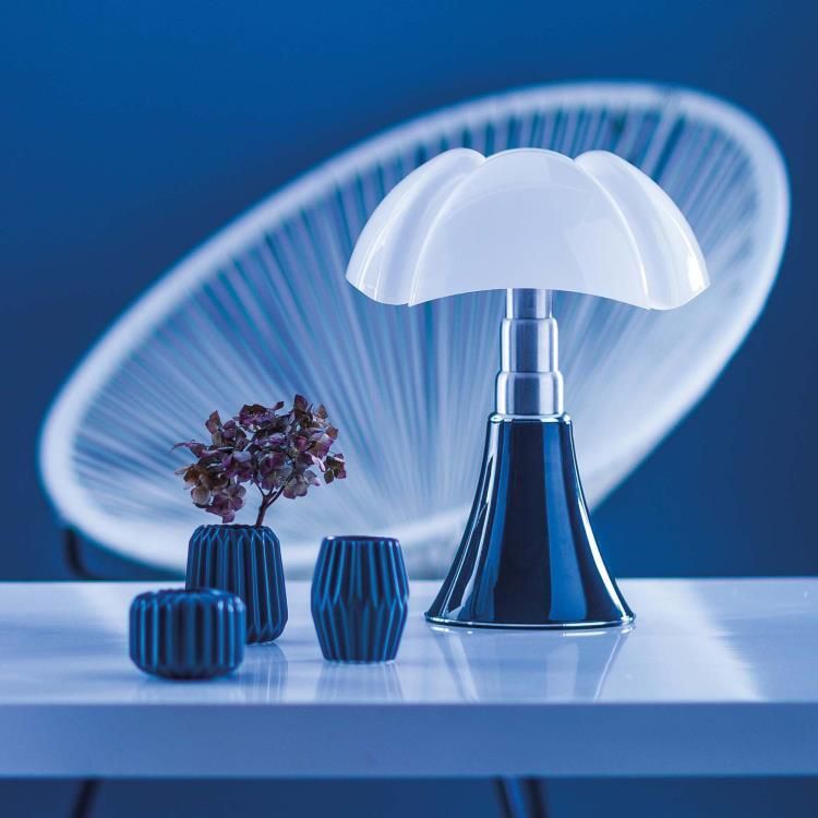 Lampe LED PIPISTRELLO MEDIUM téléscopique dimmable Métal Bleu ardoise et Abat-jour blanc H50-62cm