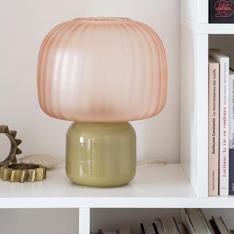Lampe à poser LOULOU soupe d'orties/abat-jour opal Verre teinté et dépoli H30cm