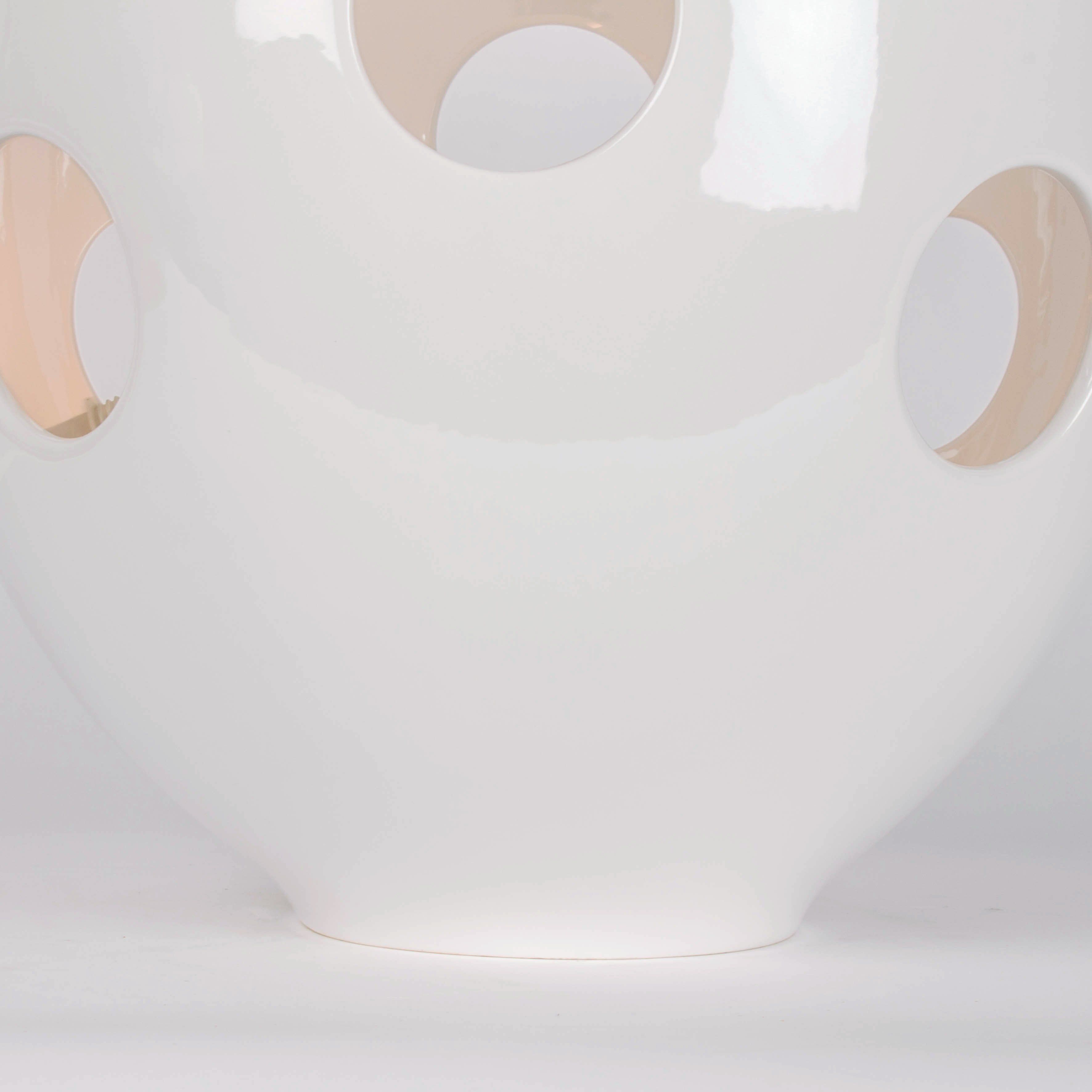 Lampe boule AMBIANTE blanche en céramique ajourée