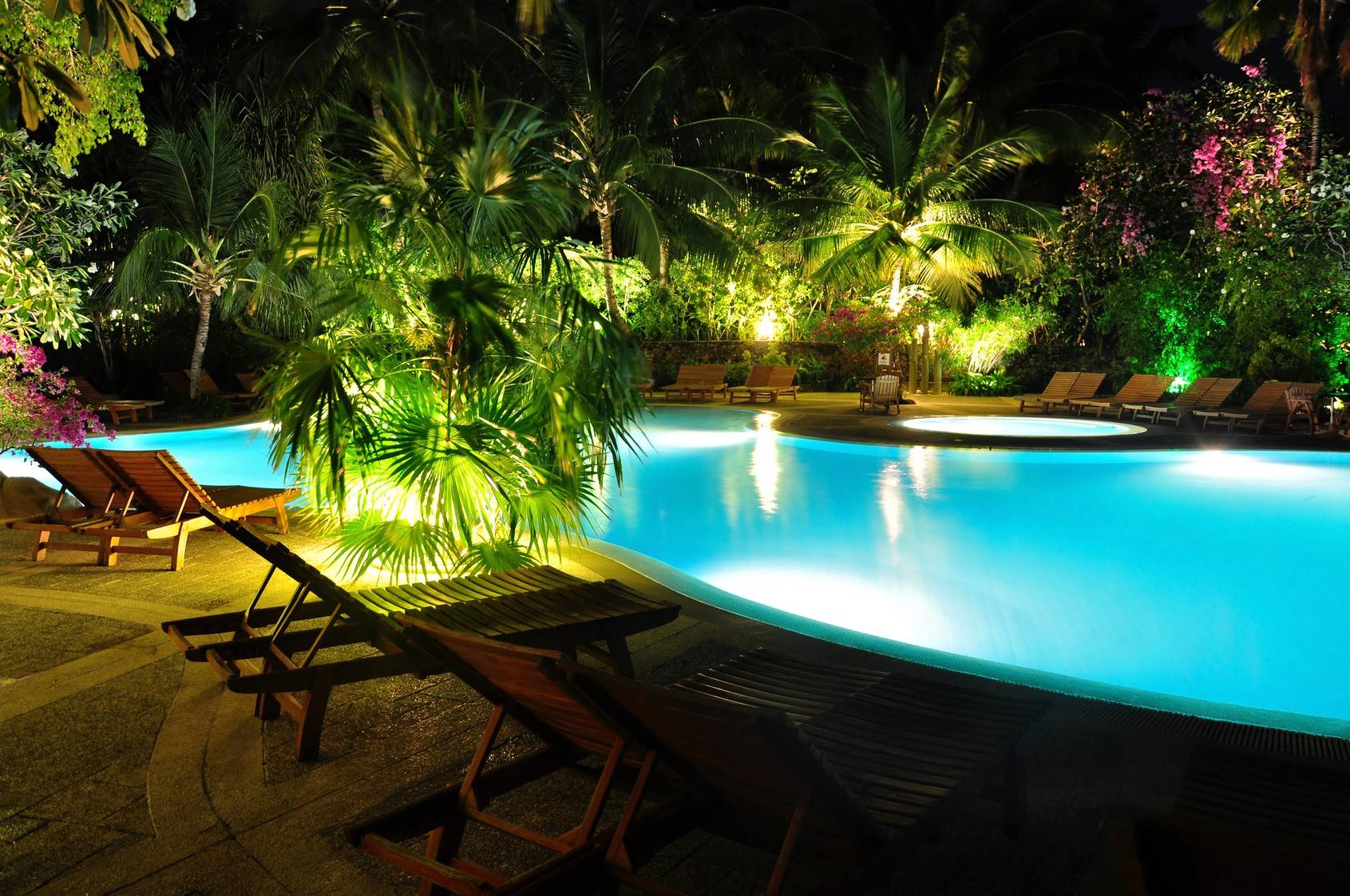 7 tendances pour illuminer sa piscine